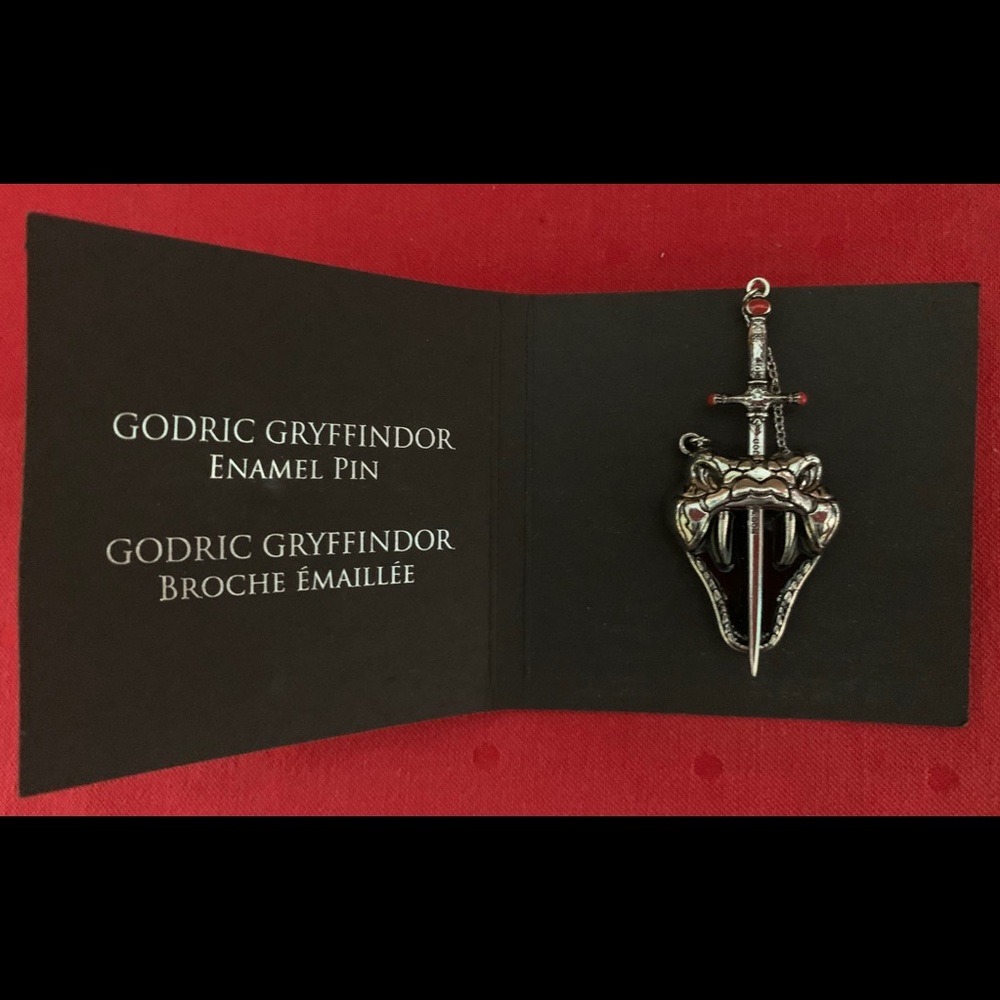 Harry Potter Gryffindor pin NWT